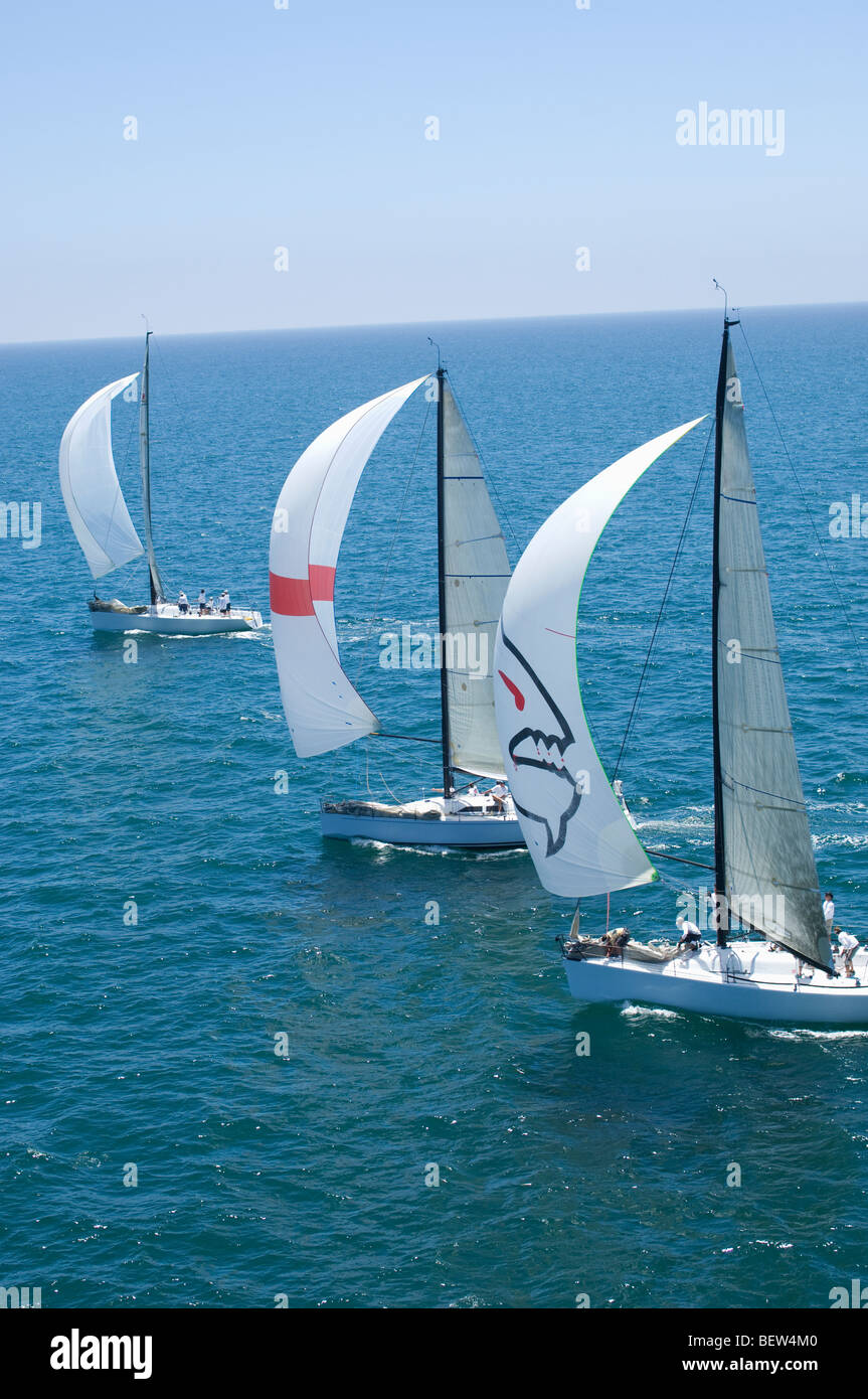 Trois bateaux en compétition dans l'équipe événement nautique, en Californie Banque D'Images