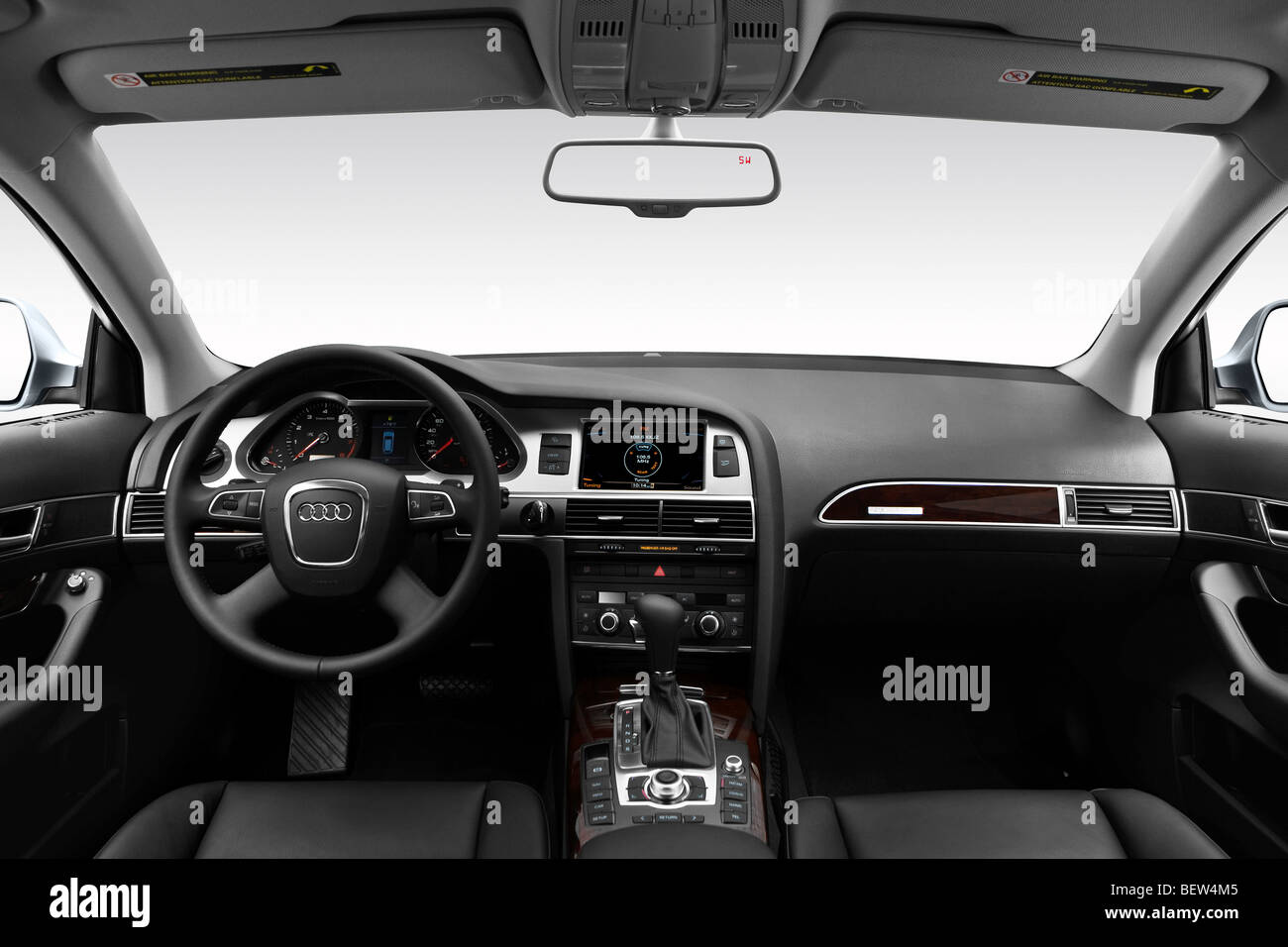 2010 Audi A6 Avant 3.0 quattro en gris - planche de bord, console centrale, le levier de vitesses voir Banque D'Images