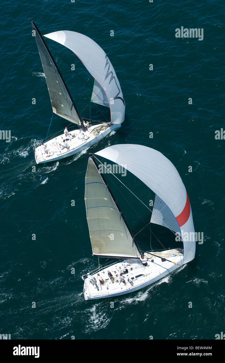 Deux yachts concurrencer dans l'événement à l'équipe, en Californie Banque D'Images
