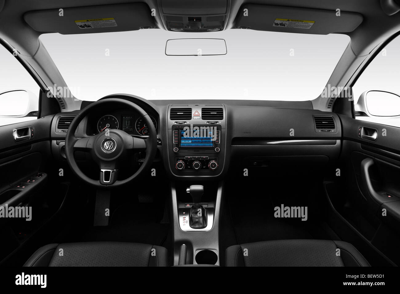 2010 Volkswagen Jetta SE en blanc - planche de bord, console centrale, le levier de vitesses voir Banque D'Images