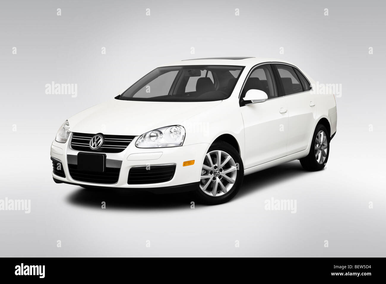2010 Volkswagen Jetta SE en blanc - angle de vue avant Banque D'Images