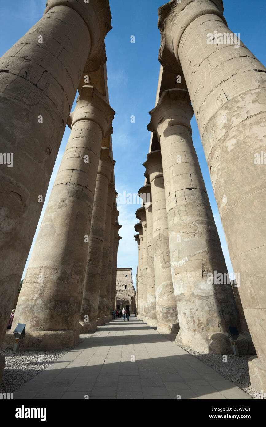 Hall décoré à l'intérieur du temple de Louxor, Louxor, Egypte Banque D'Images