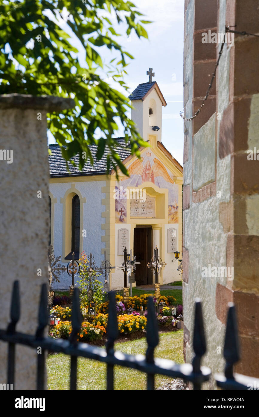 Cimetière cimetière et chapelle en Ritten, Italie Banque D'Images