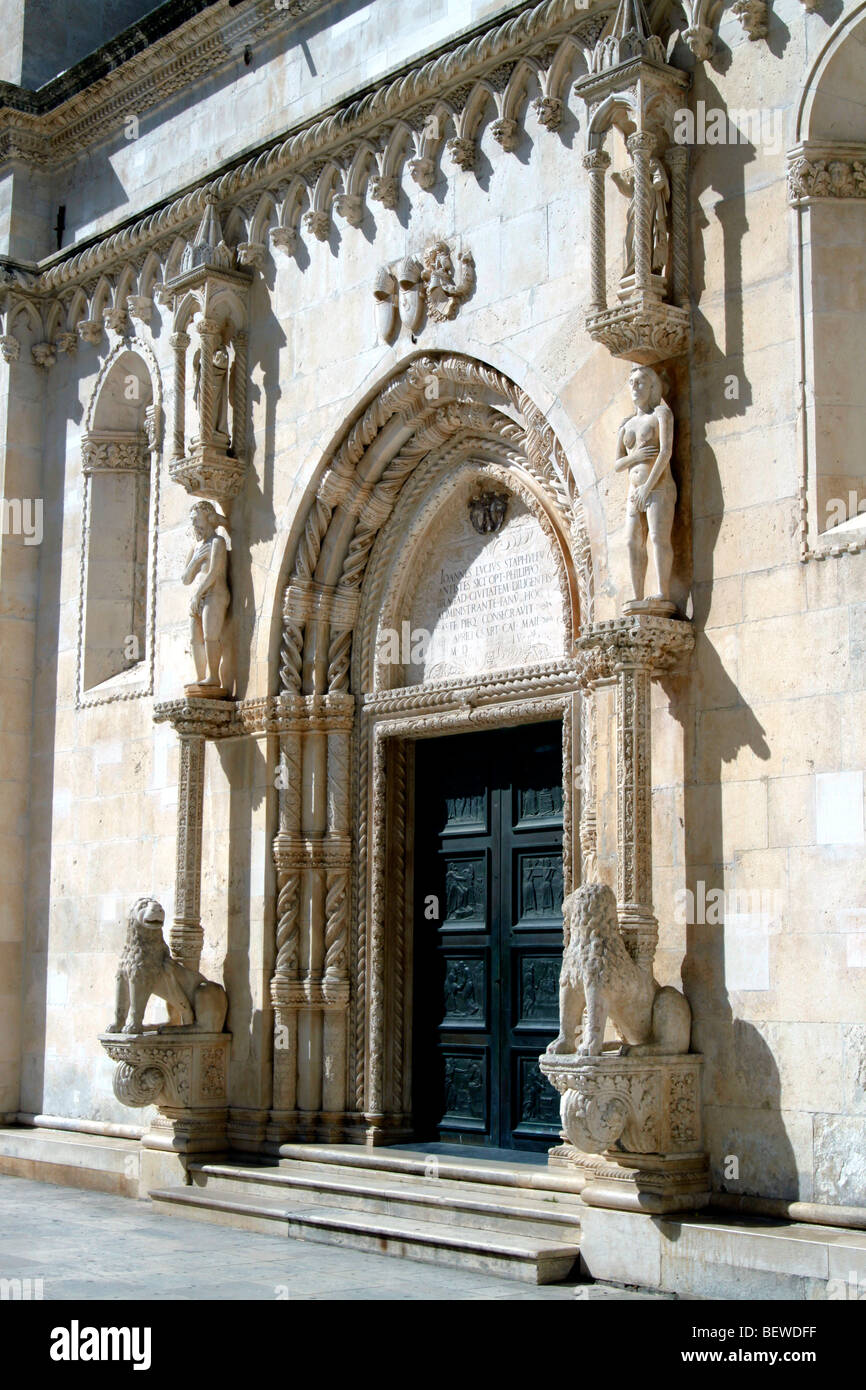 Entrée de la Cathédrale Sveti Jakov, Sibenik, Croatie Banque D'Images