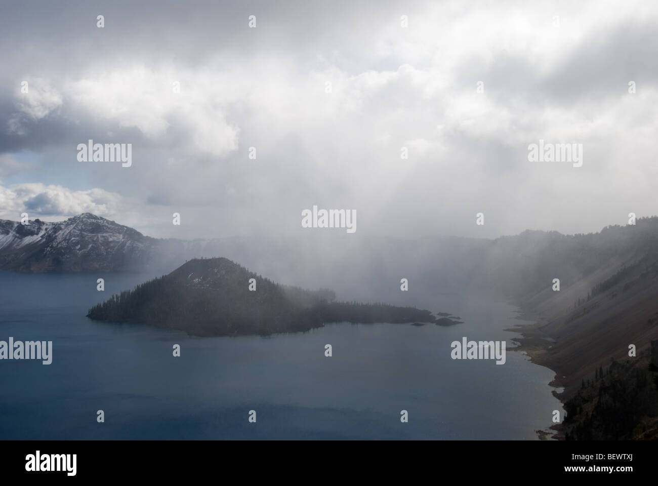 L'île de l'assistant au milieu d'une bourrasque de neige d'octobre. Banque D'Images