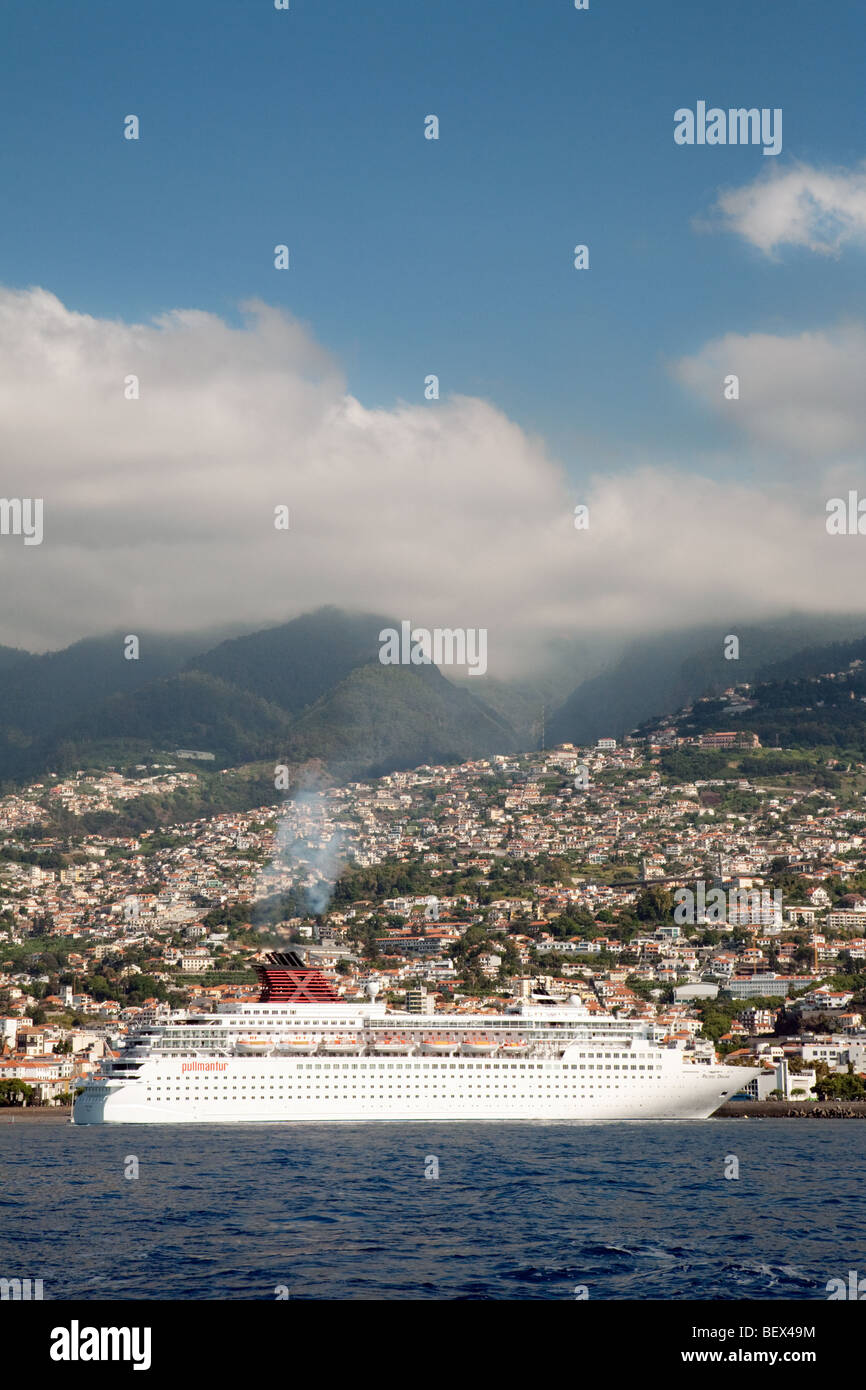 Le paquebot de croisière Pullmantur 'Pacific Dream' arrive à Funchal, Madère Banque D'Images