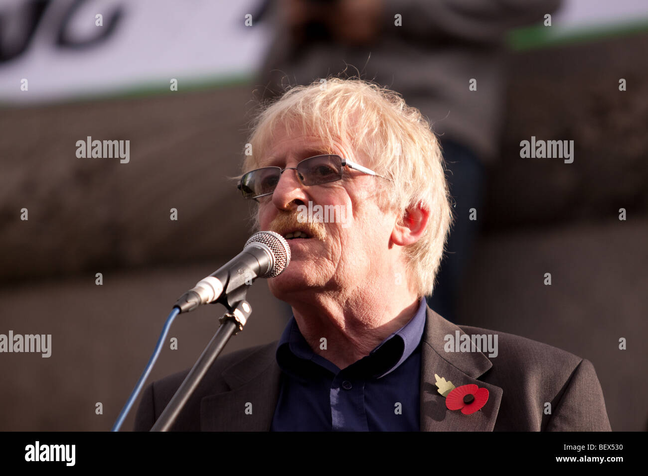 Peter Brierley, père d'un soldat mort, lors d'une manifestation anti-guerre, Trafalgar Square, Londres. Banque D'Images