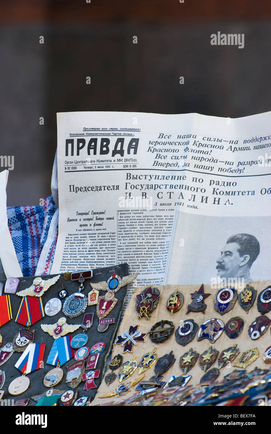 Signes russe et soviétique Pravda journal avec Staline discours historique 3 juillet 1941 Banque D'Images