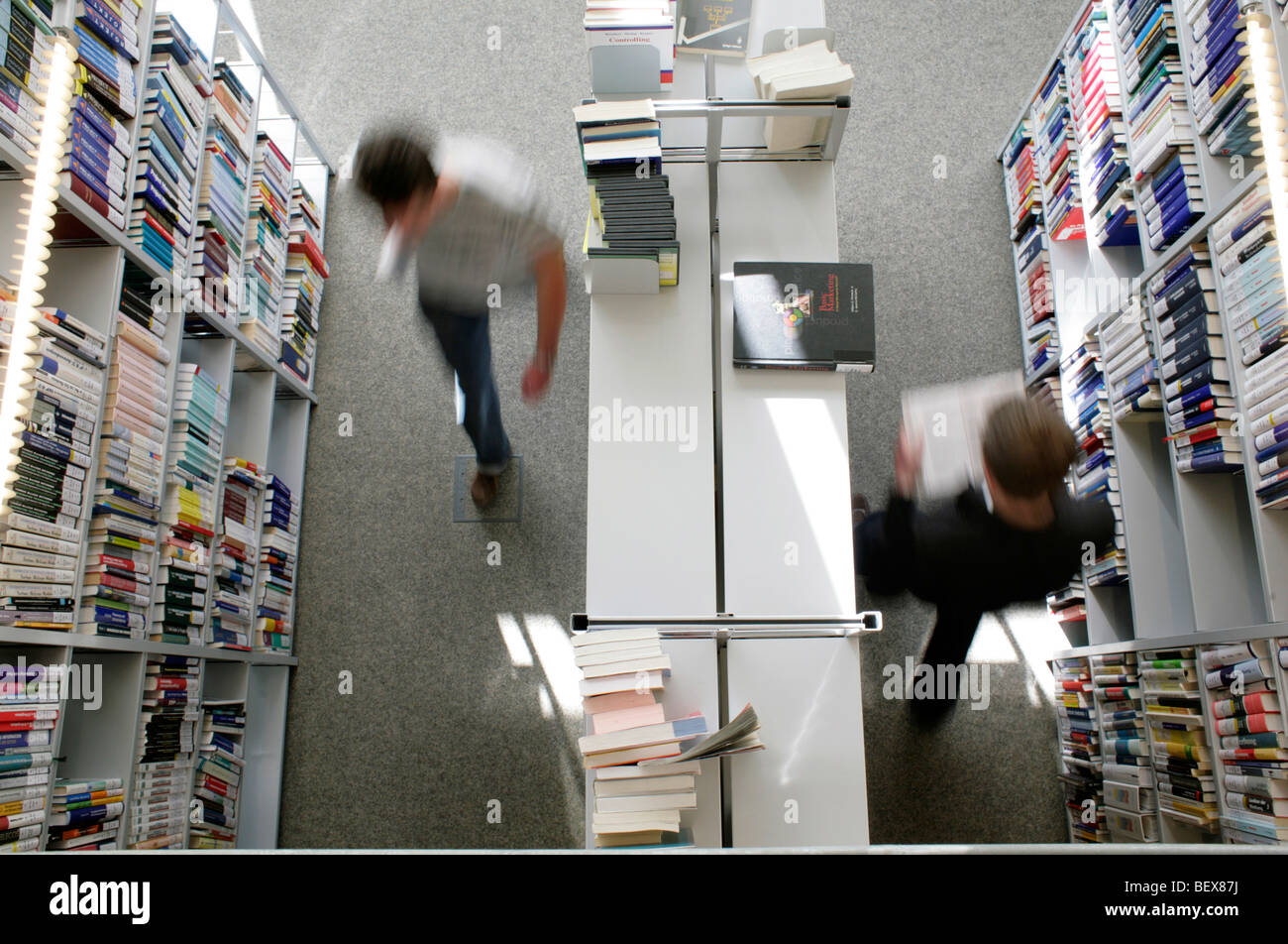 Les élèves de la bibliothèque de l'Université d'Ingolstadt . Berlin , Allemagne . Banque D'Images