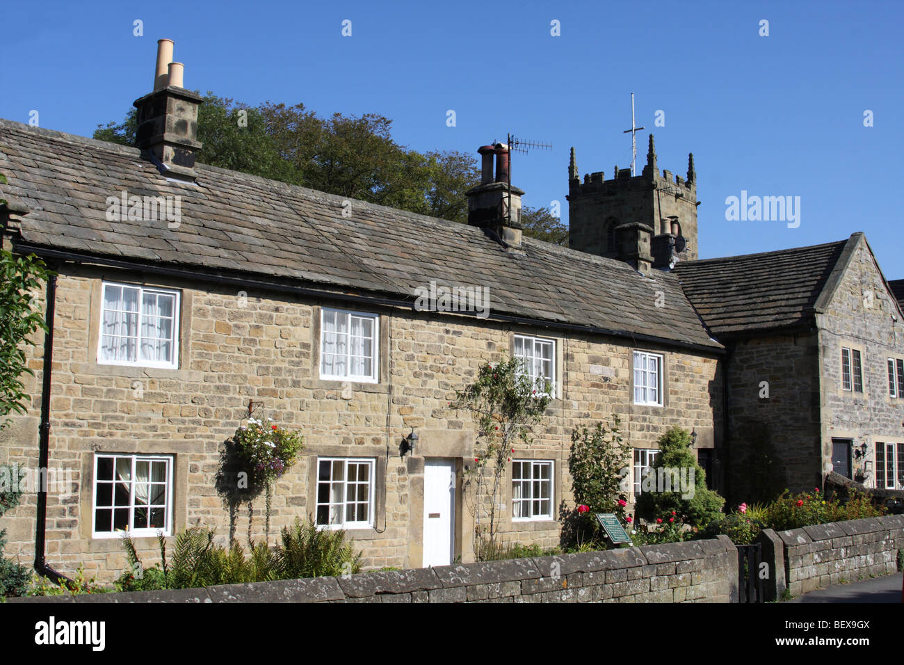 Plague cottages dans le village d'Eyam, Derbyshire, Angleterre, Royaume-Uni Banque D'Images