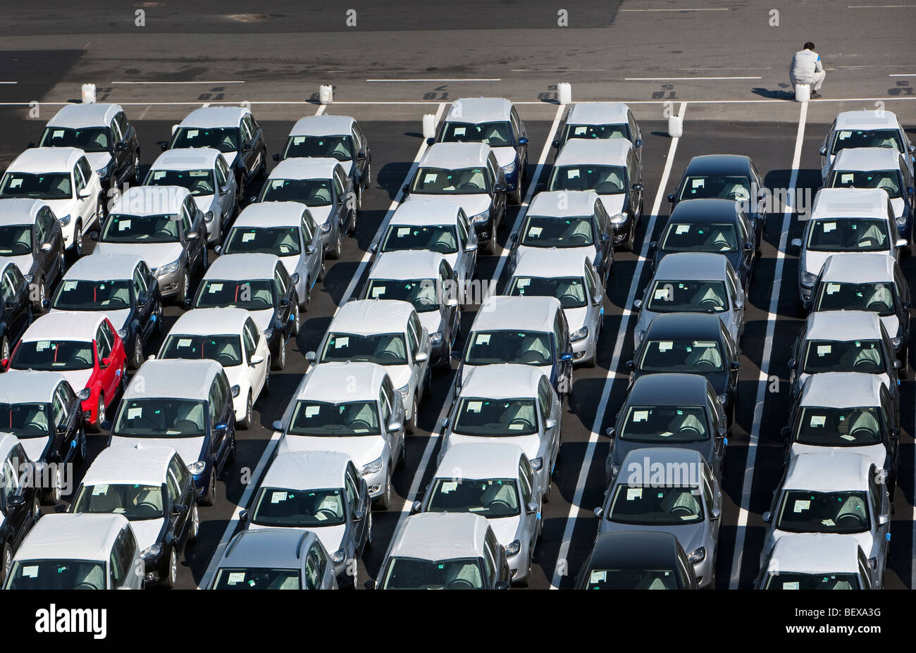 L'attente pour l'exportation . Nouvelles voitures chez Volkswagen AG à Wolfsburg Banque D'Images