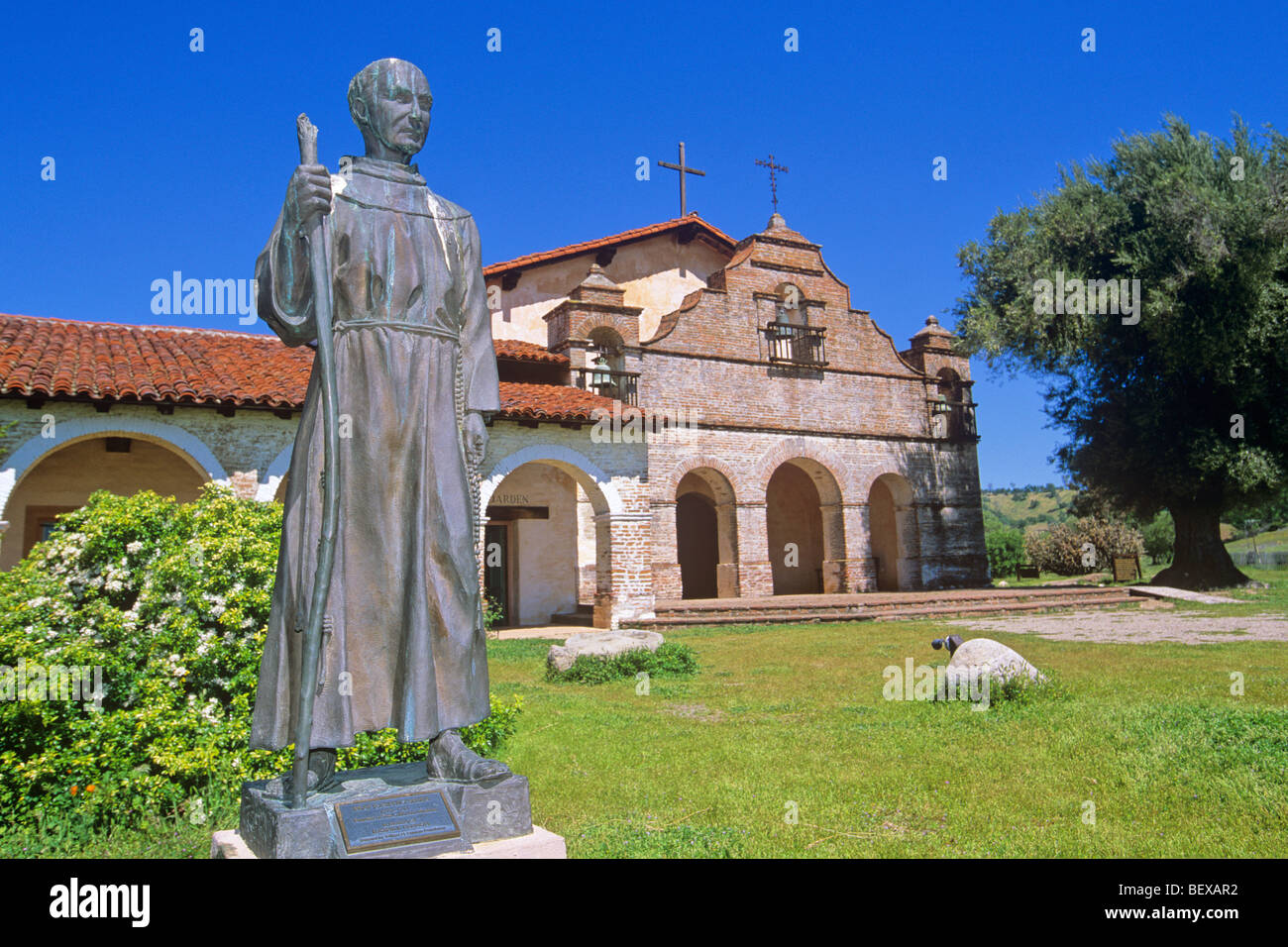 Statue de Fray Junipero Serra, fondateur de la Mission de San Antonio de Padua, au sud de King City en Californie, USA Banque D'Images