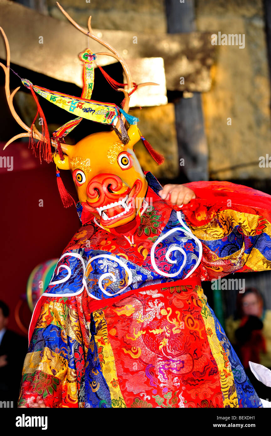 Tibetan monk traditional dress Banque de photographies et d’images à ...
