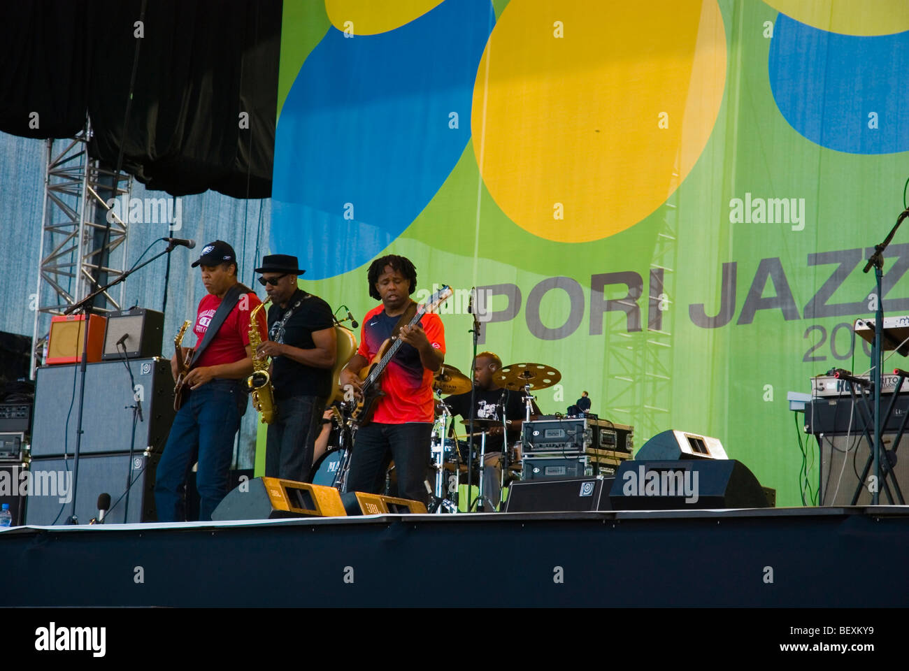 Stanley Clarke, Marcus Miller et Victor Wooten effectuant au Festival de Jazz de Pori Finlande Europe 2009 Banque D'Images