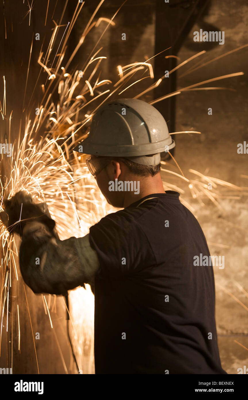 Plaques de plomb soudure dans un bunker de radiothérapie de l'hôpital Banque D'Images