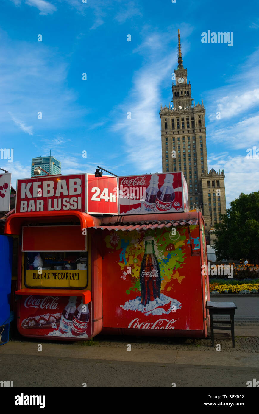 24h/24 stand kebab fermé dans le centre de Varsovie Pologne Europe Banque D'Images