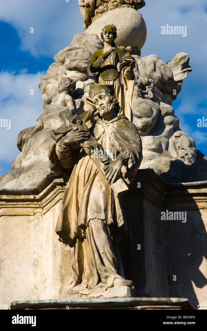 Dans Ozlop Détails Szentharomsag la colonne de la Sainte Trinité à Sopron Hongrie Europe Banque D'Images