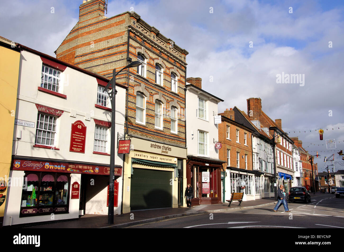 High Street, Newport Pagnell, dans le Buckinghamshire, Angleterre, Royaume-Uni Banque D'Images