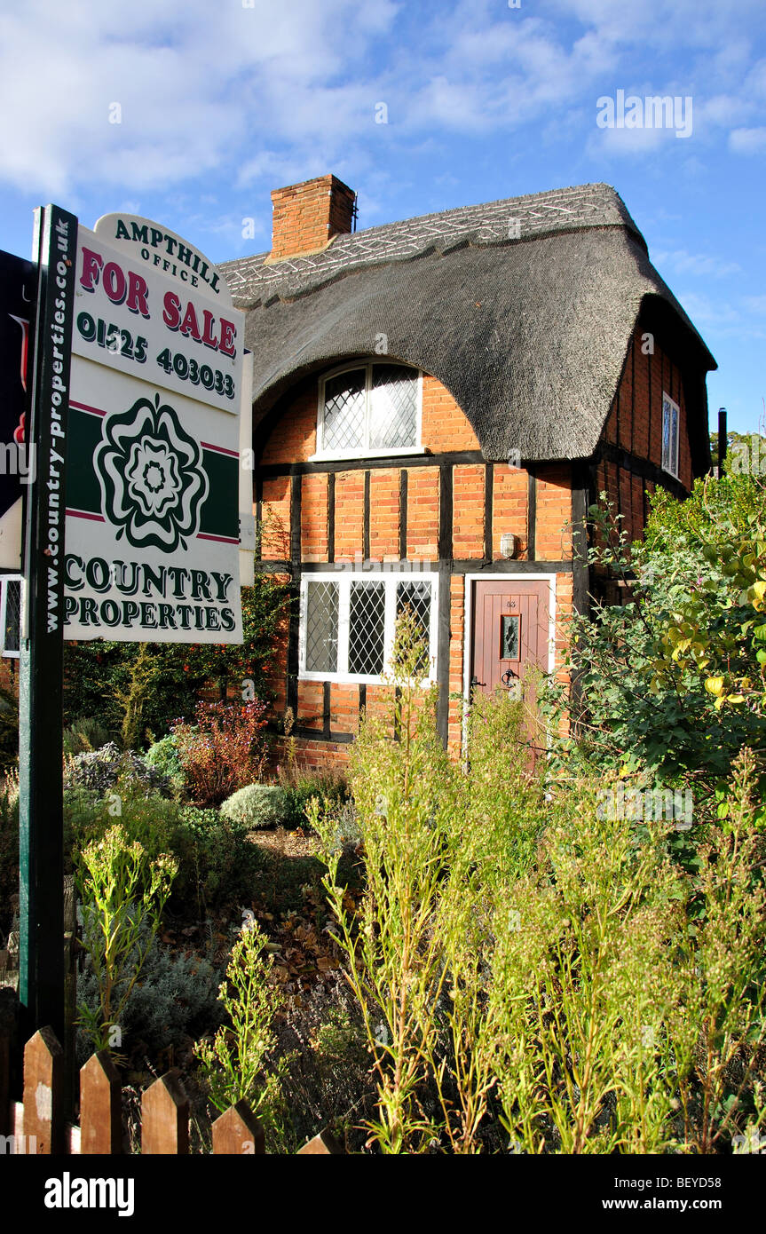 Chaumière à vendre, Woburn Street, Ampthill, Bedfordshire, England, United Kingdom Banque D'Images