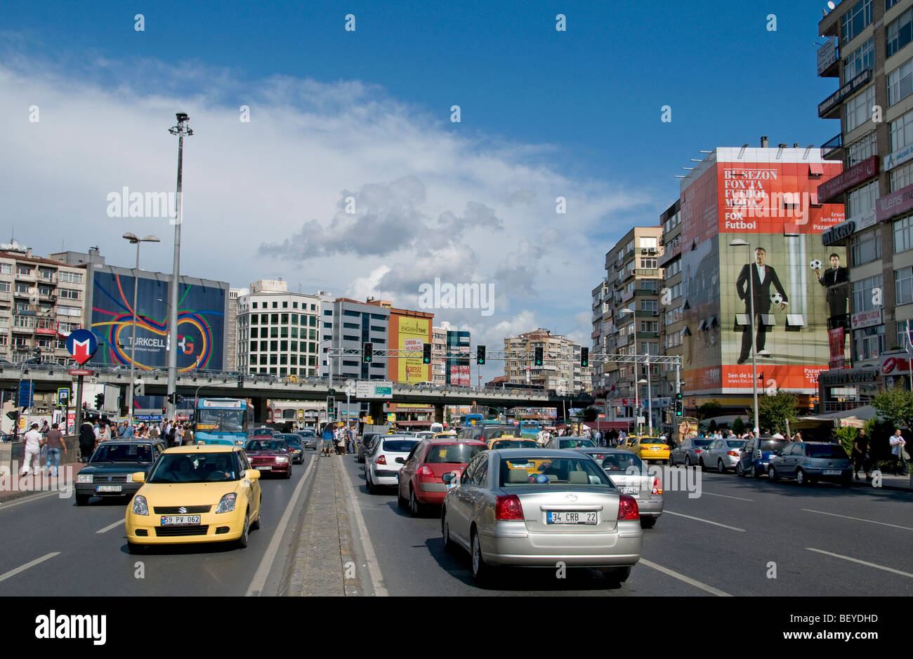 Istanbul Turquie moderne de transport de trafic de personnes Banque D'Images