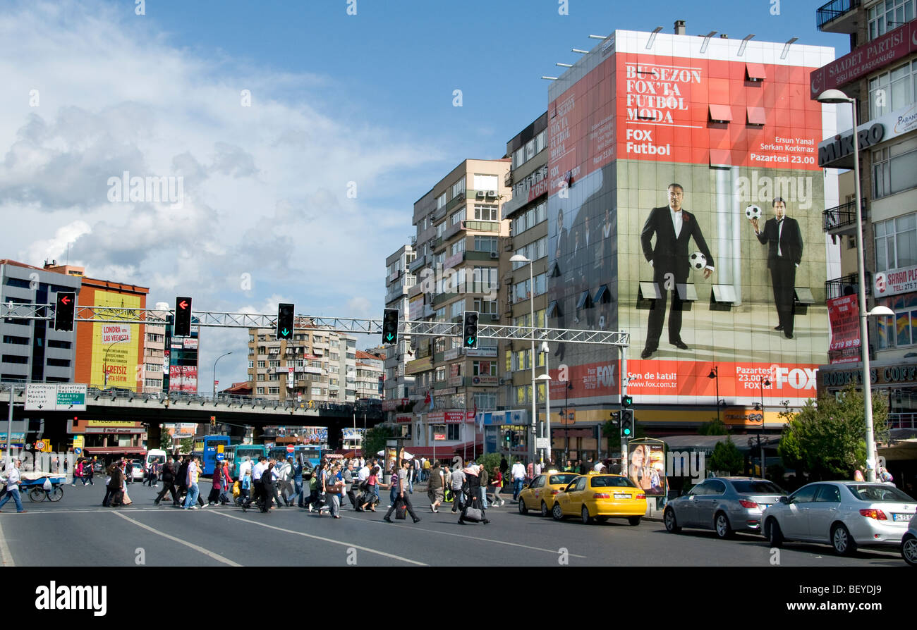 Istanbul Turquie moderne de transport de trafic de personnes Banque D'Images