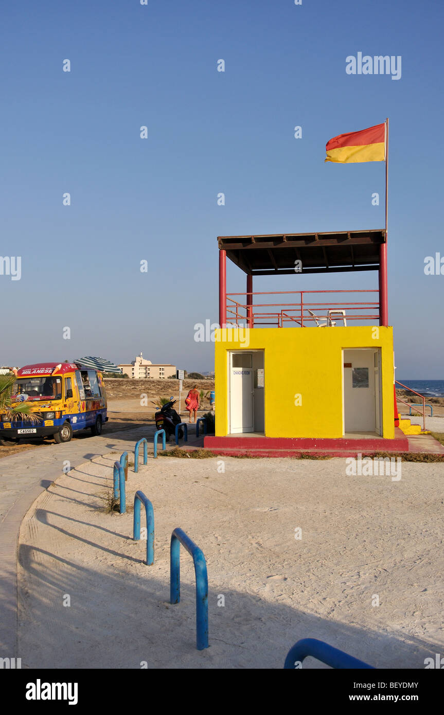 Lifeguard Station, Katsarka, plage d'Ayia Napa, Chypre, District de Famagouste Banque D'Images
