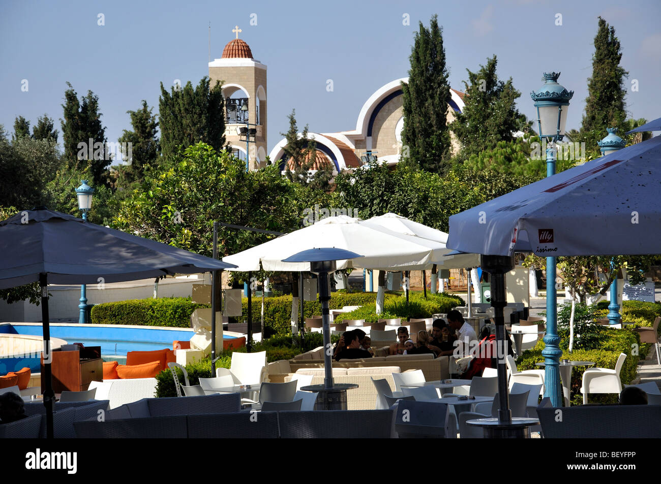 Café en plein air, du centre-ville, d'Ayia Napa, Chypre, District de Famagouste Banque D'Images