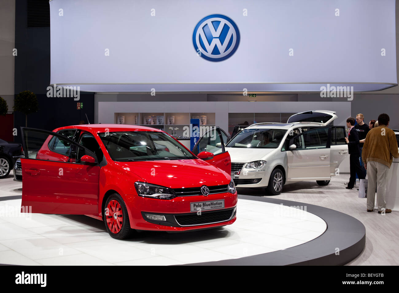 Polo BlueMotion est vu à une émission automobile de la Volkswagen AG à Hambourg, Allemagne. Banque D'Images