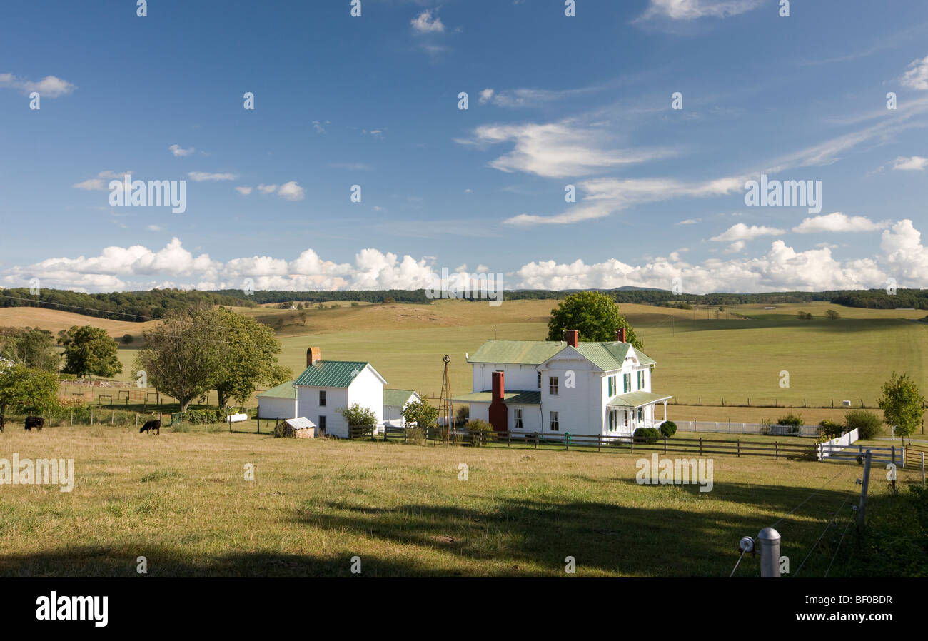 Une ferme située sur une route de campagne dans la région de Staunton, en Virginie. Banque D'Images