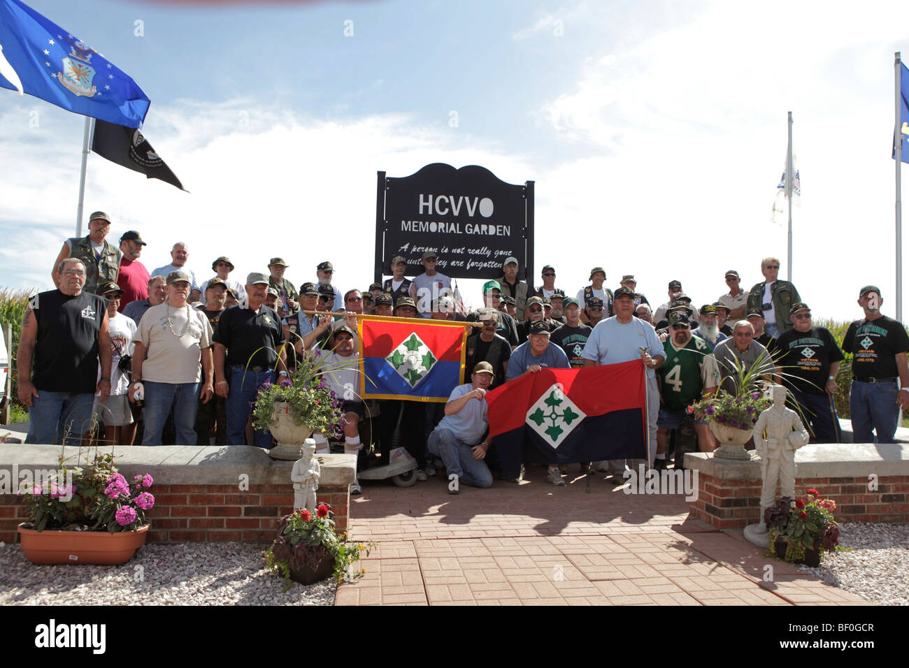 Vietnam Veterans 4th Infantry Division - Ivy - se réunissent pour une photo de groupe lors de la collecte d'anciens combattants du Vietnam de Kokomo, Indiana Banque D'Images