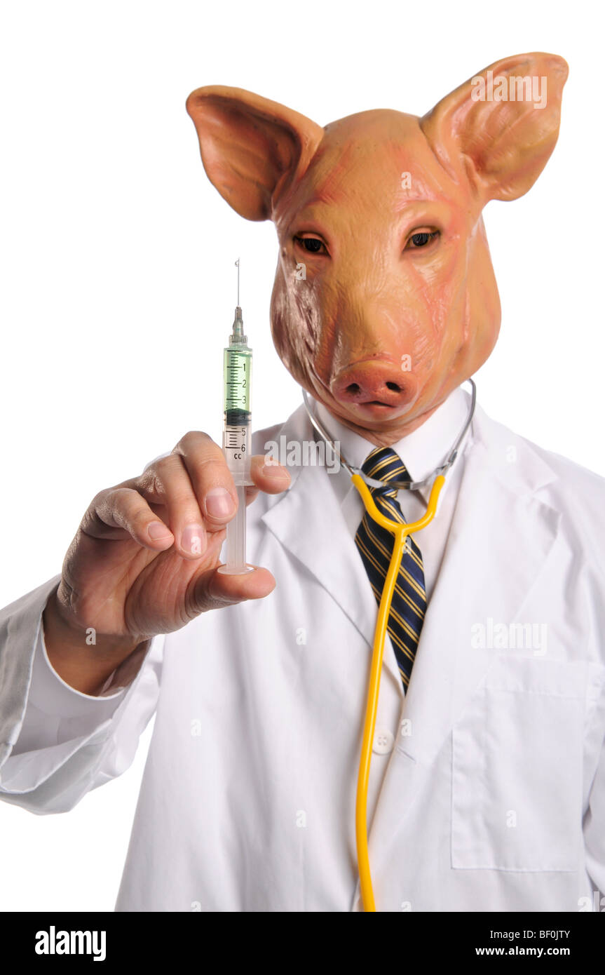 Médecin avec tête de cochon holding syringe - focus sélectif de seringue Banque D'Images
