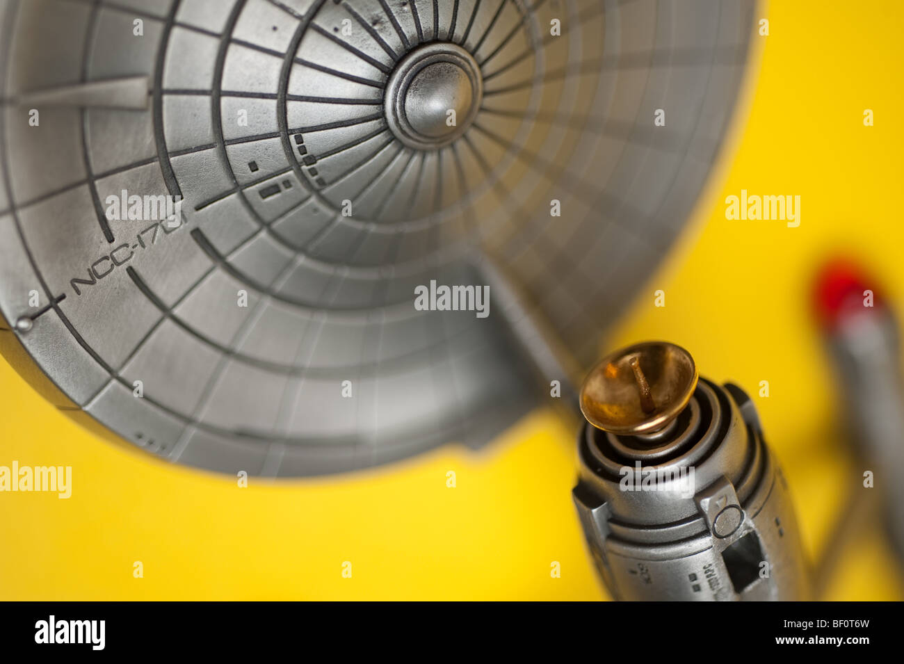 Un modèle en étain de la célèbre Starship, USS Enterprise, à partir de la TV Star Trek. Banque D'Images