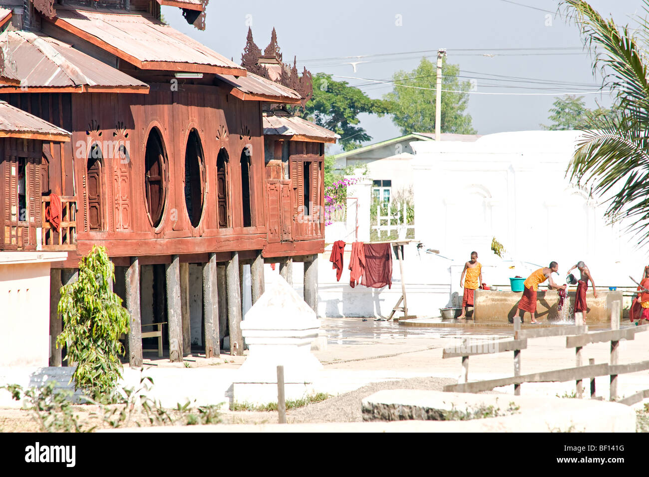 La vie des gens autour du lac Inle, Myanmar. Banque D'Images