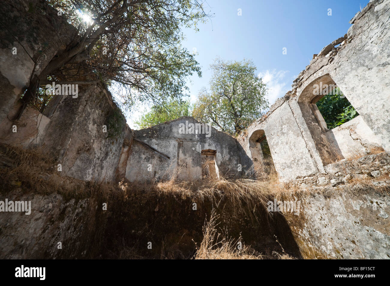 1953 séisme a endommagé la ville fantôme abandonné dans Drakopoulata villlage Grèce Céphalonie Banque D'Images