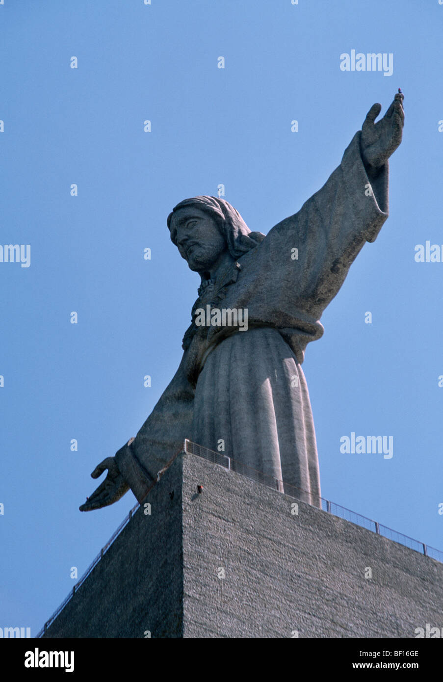 Lisbonne Portugal Almada Cristo Rei Statue du Christ les bras ouverts Banque D'Images