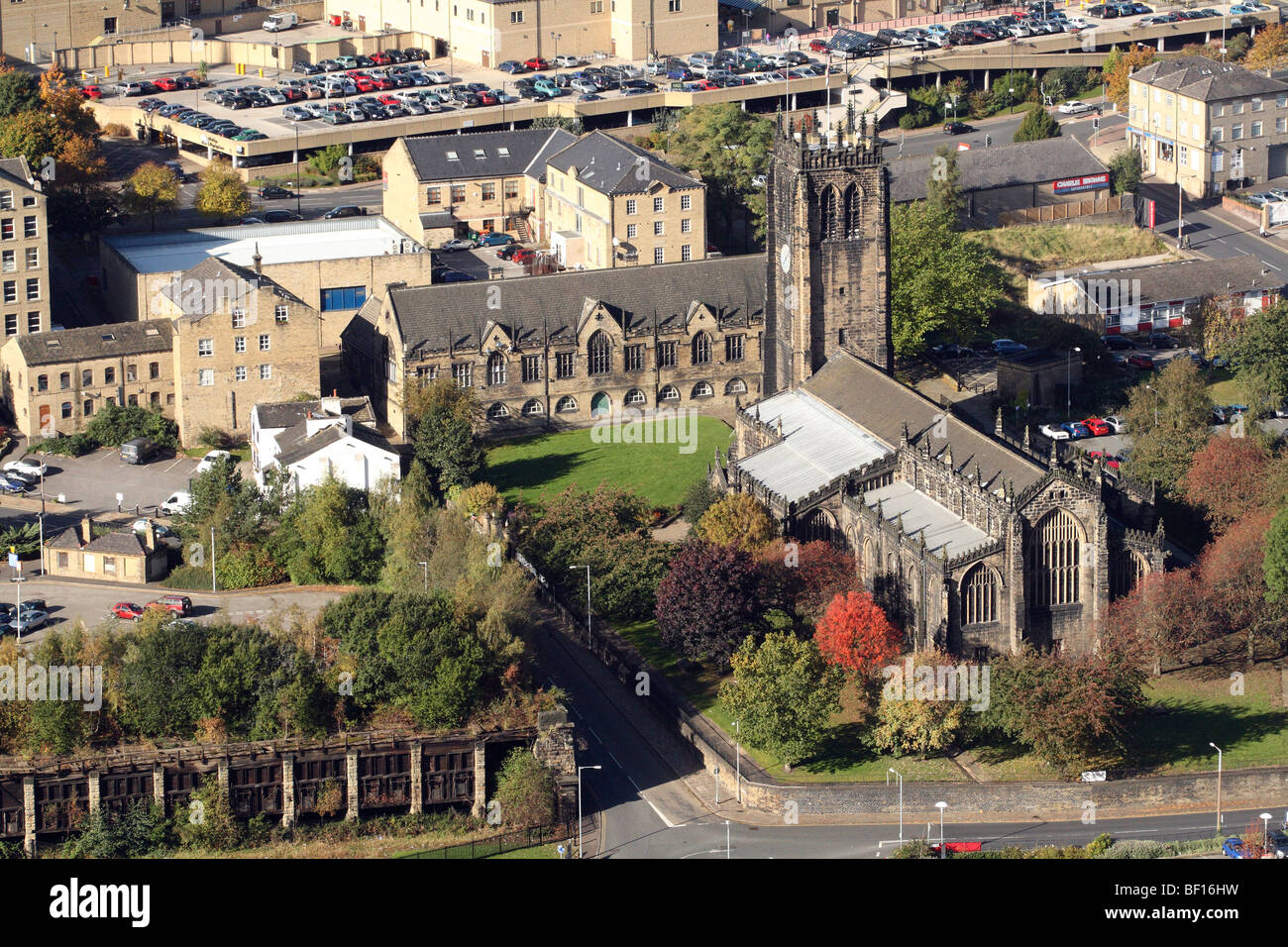Vue aérienne de l'église paroissiale de Halifax Yorkshire Calderdale Banque D'Images
