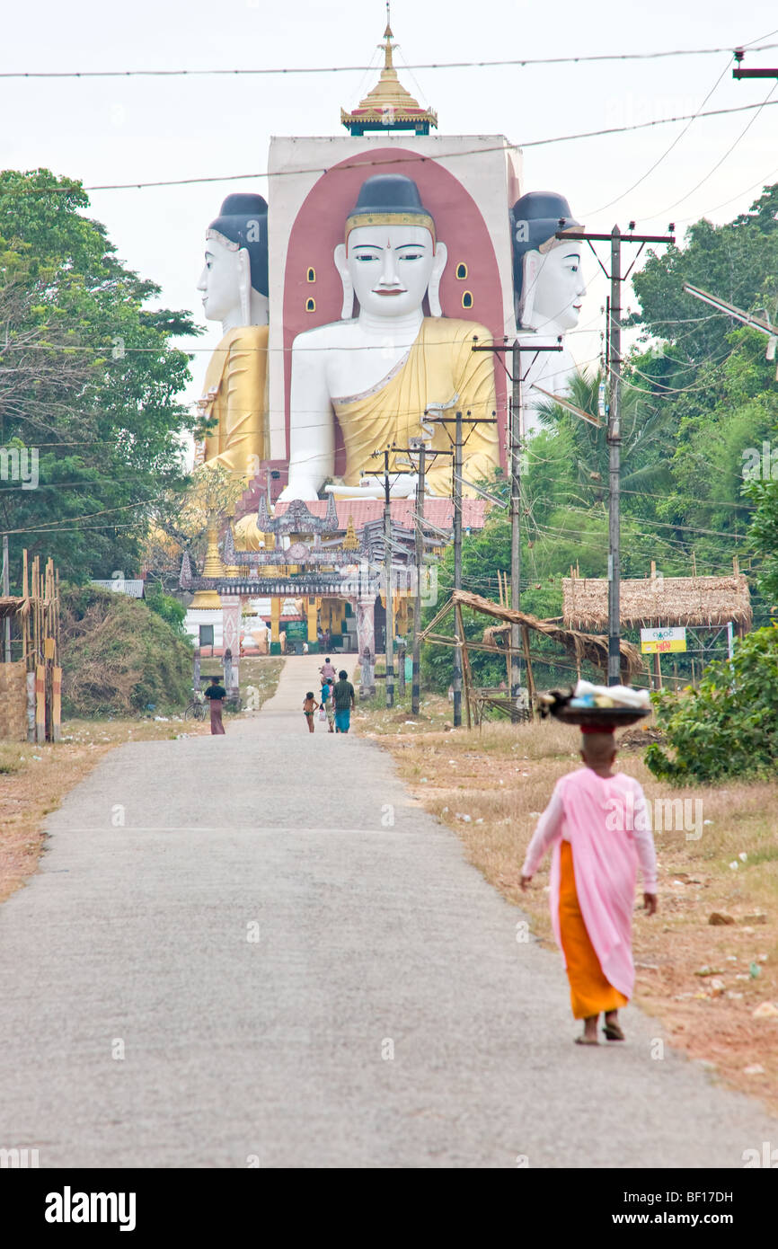 Kyaik Pun Paya, Bago, le Myanmar. Banque D'Images