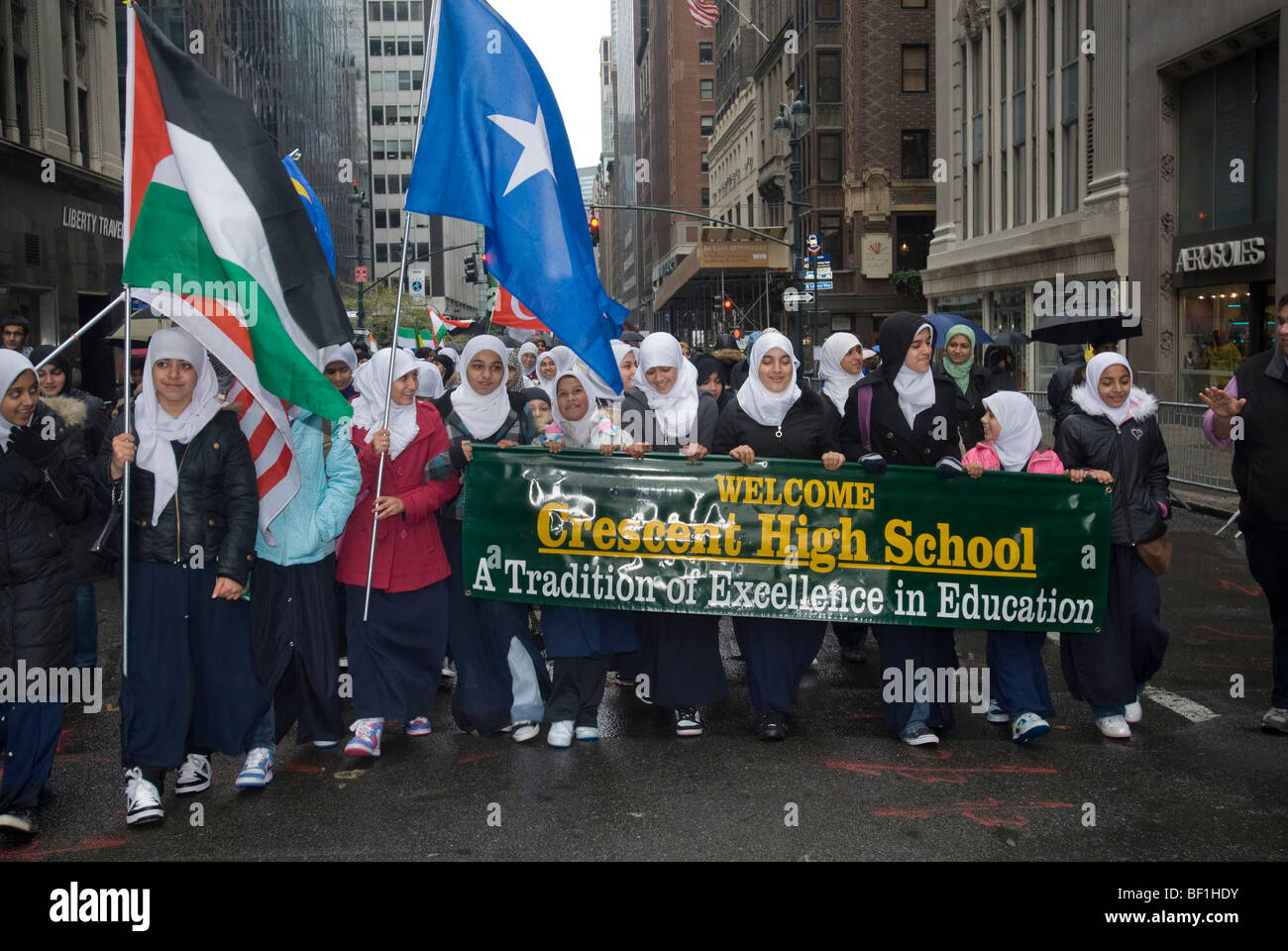 Les étudiants de l'école secondaire de croissant dans le monde musulman Day Parade à New York Banque D'Images