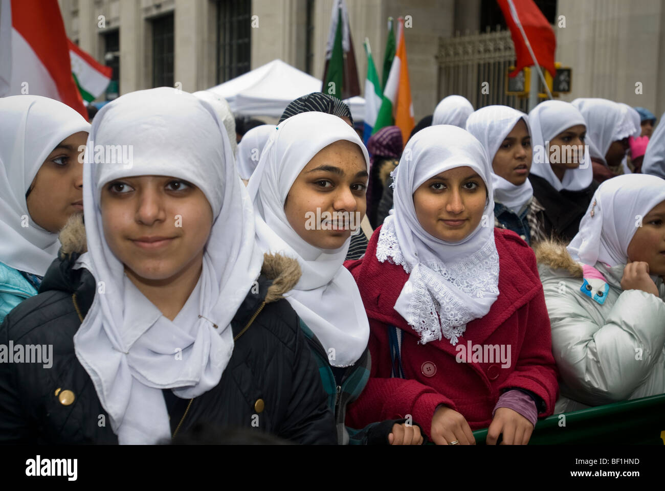 Les étudiants de l'école secondaire de croissant dans le monde musulman Day Parade à New York Banque D'Images