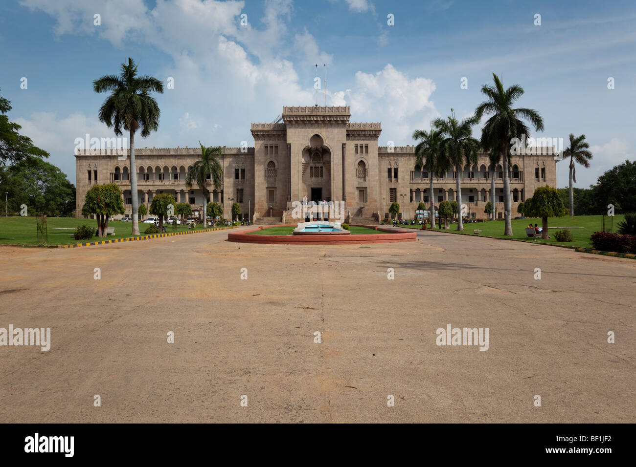 Extérieur d'Osmania University. Hyderabad, Andhra Pradesh, Inde Banque D'Images