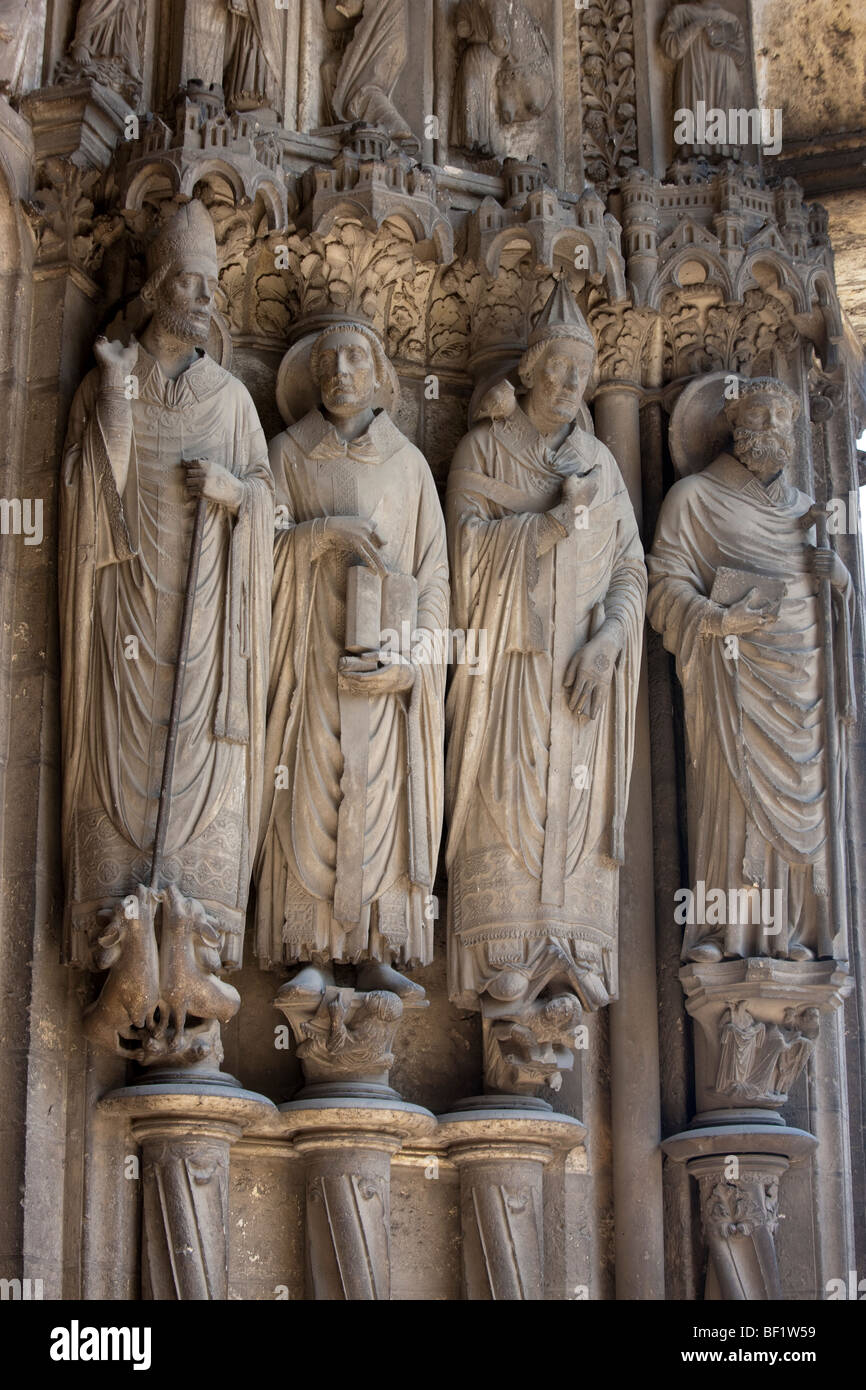 La France, la cathédrale de Chartres - Cathédrale de Notre Dame de Chartres, Jamb statues de saints Martin, Jerome, et Gregory Banque D'Images