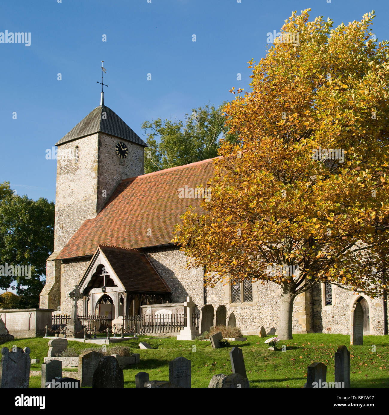 L'église paroissiale de Norman, qui est dédiée à Saint Pancras, au village de Kingston dans l'East Sussex. Banque D'Images