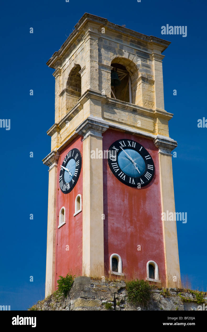 Tour de l'horloge de Venise dans l'enceinte de l'ancienne forteresse de Corfou (Kerkyra), Grèce Banque D'Images