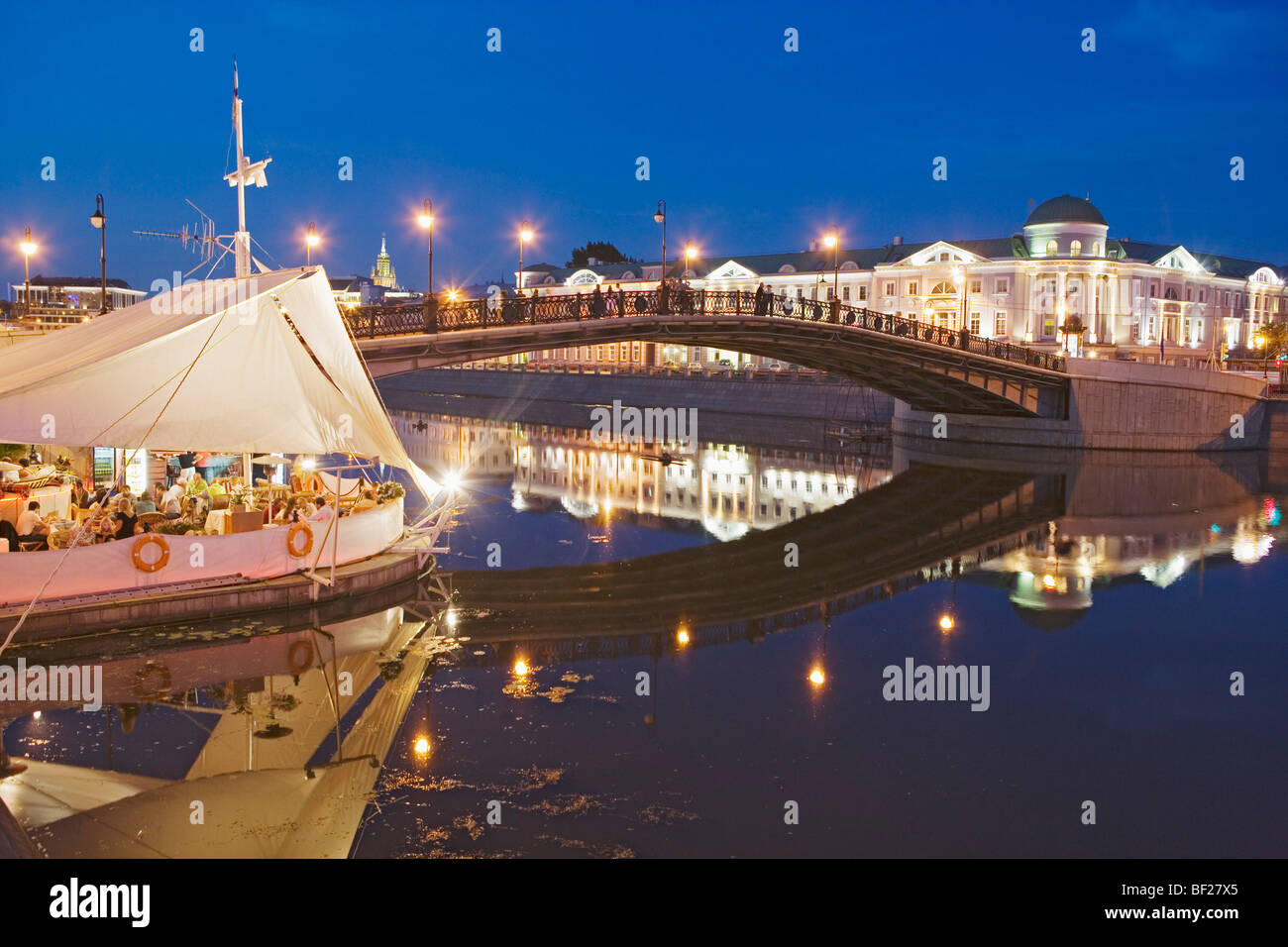Vodootvodnyi Lushkov pont sur le canal, Moscou, Russie Banque D'Images