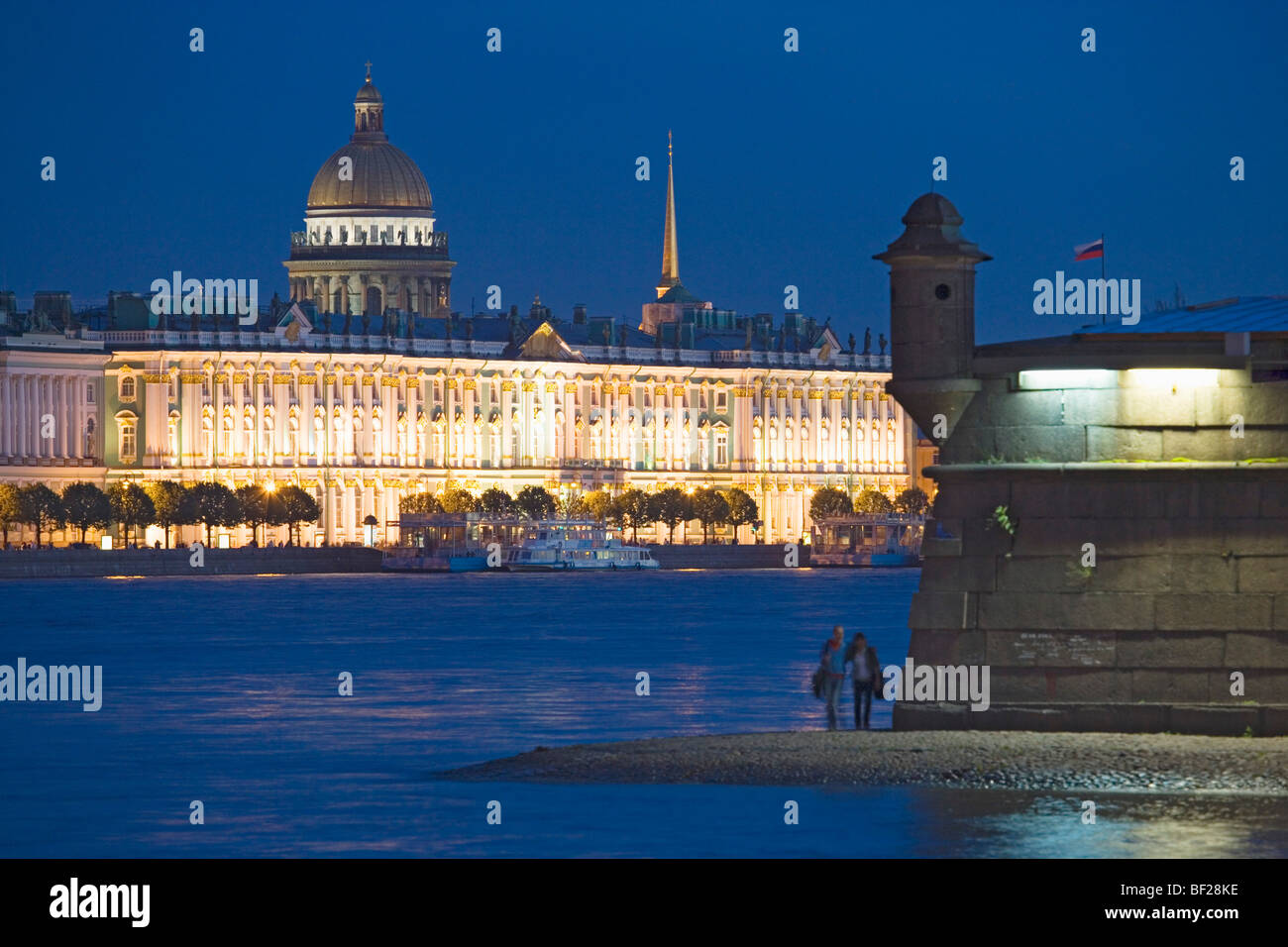 La rivière Neva avec le palais d'hiver, la cathédrale Saint Isaac et la tour de Pater et Paul Cathédrale, Saint Petersburg, Ru Banque D'Images