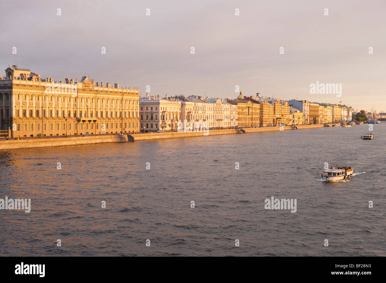 La rivière Neva et le Palais de Marbre, Saint Petersburg, Russie Banque D'Images