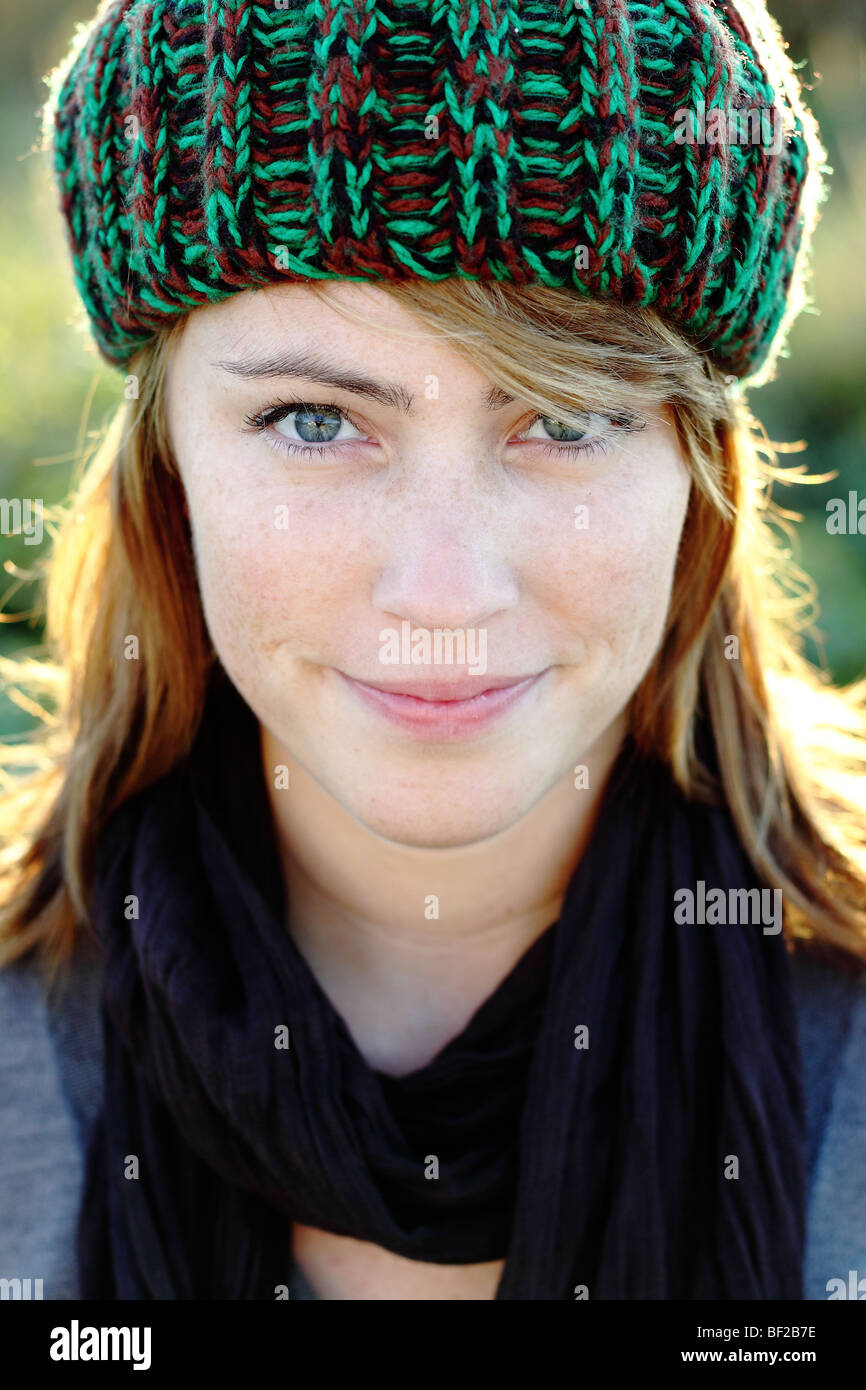 Young woman relaxing in autumn Banque D'Images