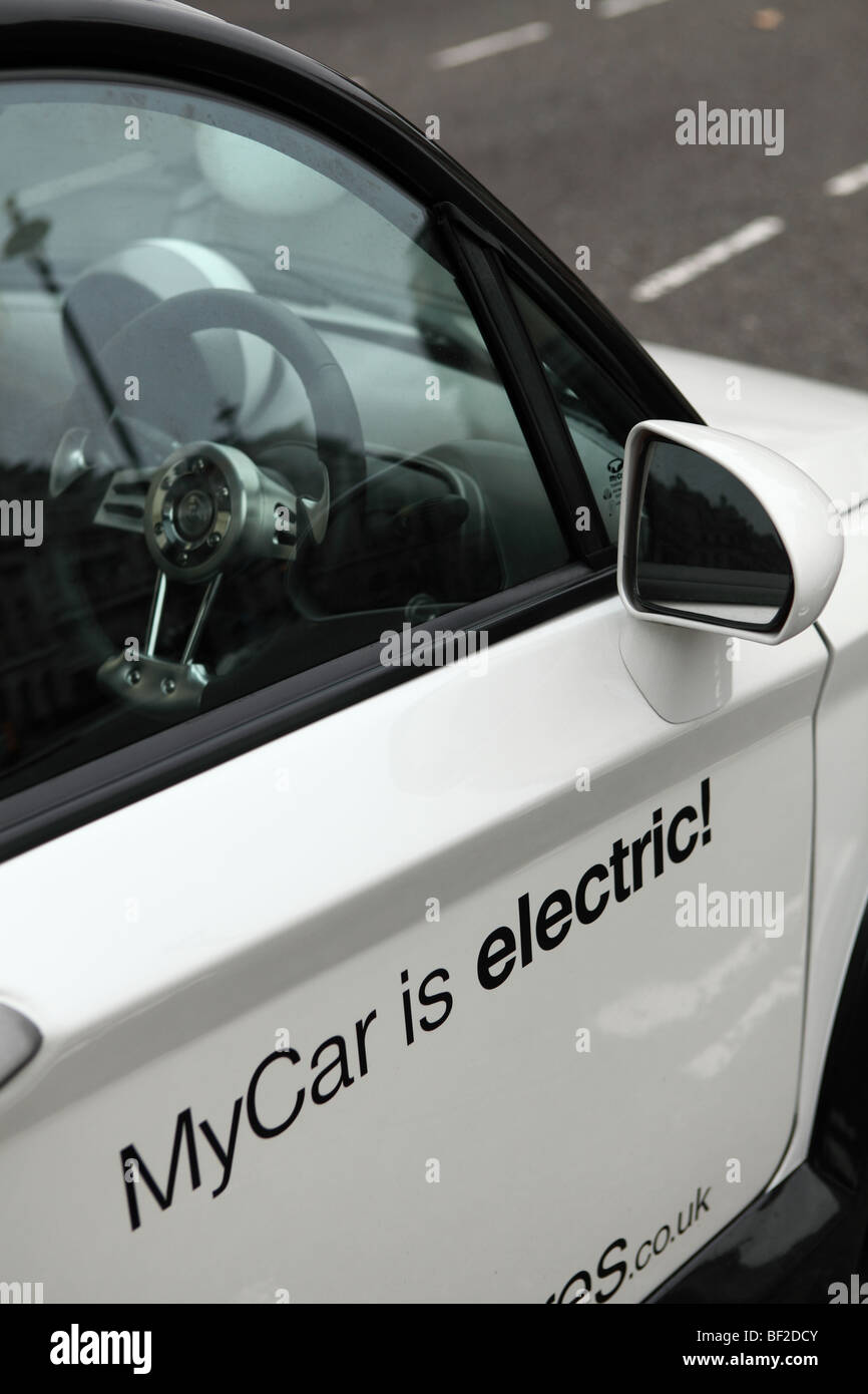 Ma voiture en stationnement de voiture électrique à Pall Mall London Banque D'Images