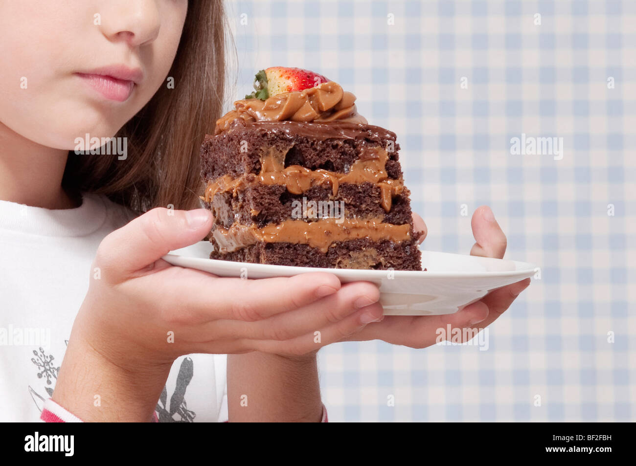 Girl holding a plate of pâtisserie au chocolat Banque D'Images