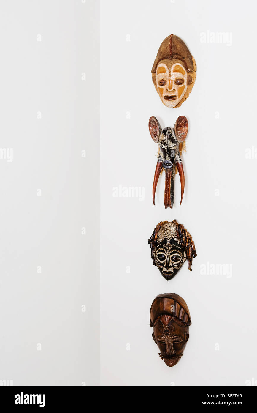 Close-up de masques monté sur un mur Banque D'Images